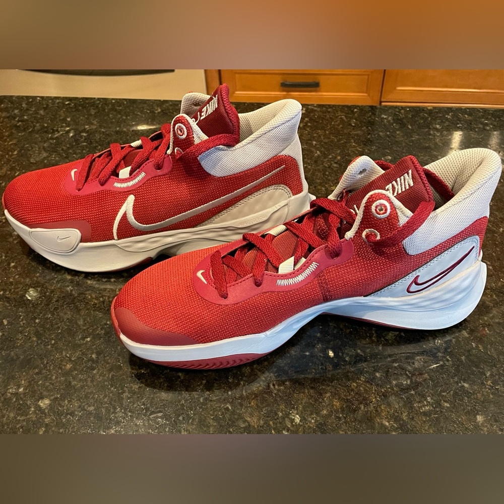 Men’s Nike Renew Elevate III, size 9, Varsity Red